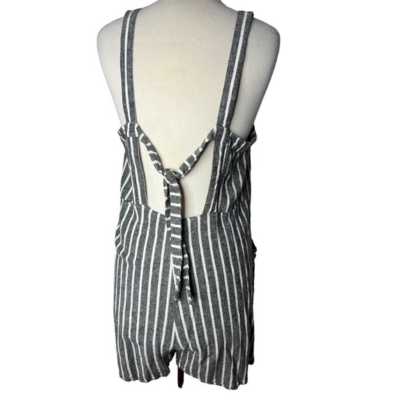 Abound Romper Shorts Women's Large Gray White Stripes Straps Open Back Pockets T - Picture 4 of 14